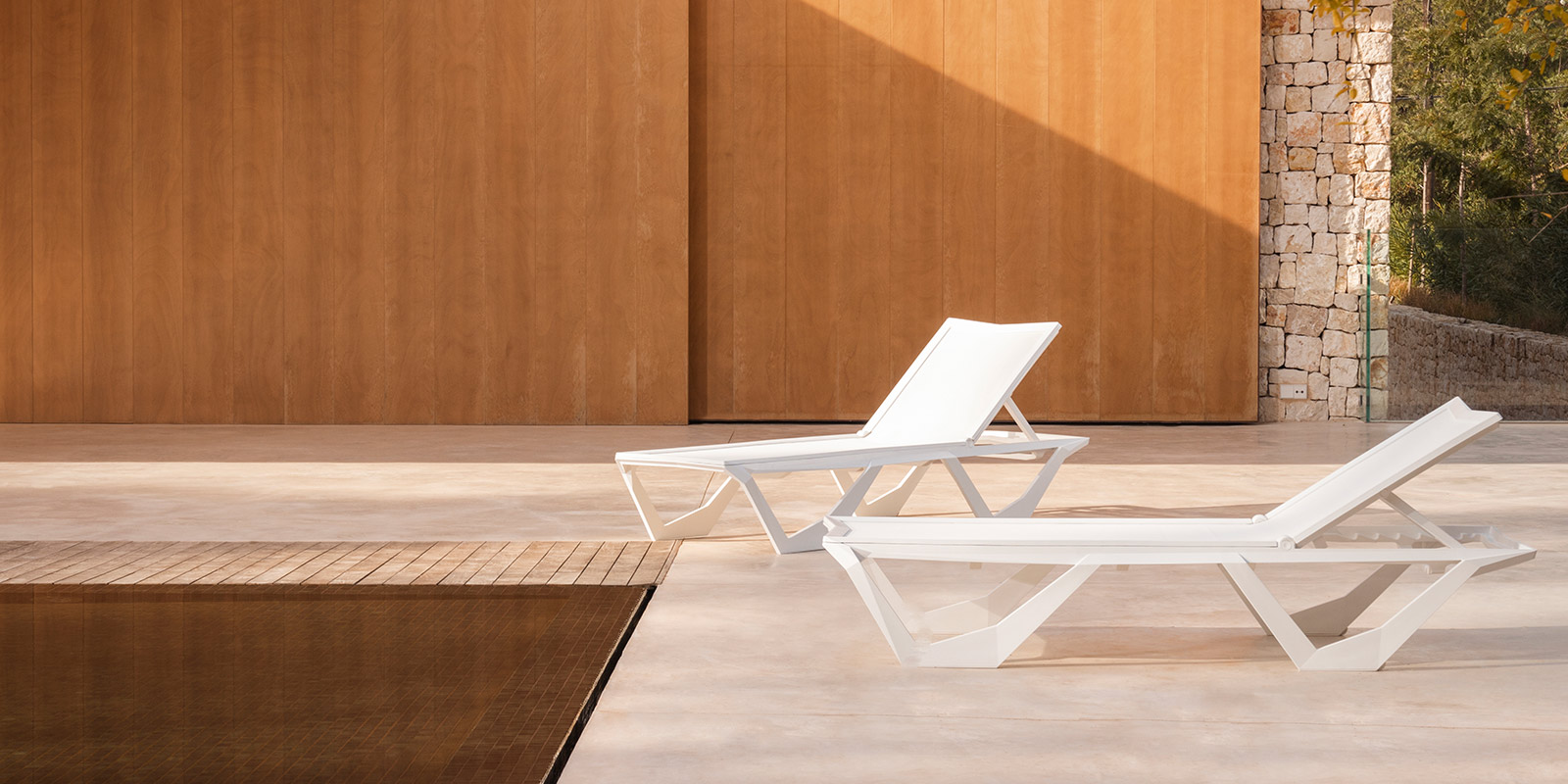 TUMBONA-HAMACA-PISCINA-PLAYA-DISENO-KARIM-RASHID-VONDOM-BLANCA-NEGRA_3_